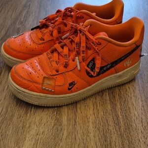 Nike Air Force 1 Kids Orange Low-Top Sneakers with Black Swoosh